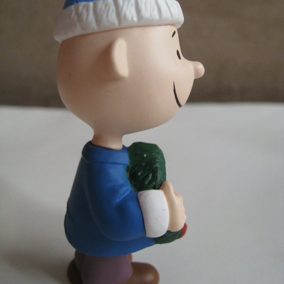 Hallmark Keepsake 2 Peanuts Christmas Ornaments - Lucy & Charlie Brown 2000 - Picture 5 of 12